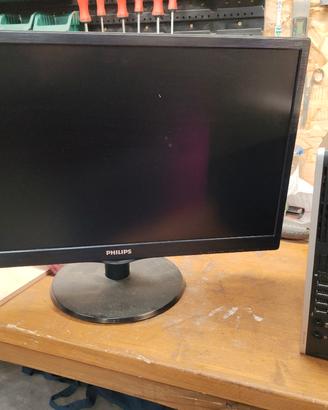 Pc completo con Monitor, tastiera e mouse 