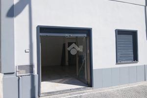 NEGOZIO A POMIGLIANO D'ARCO