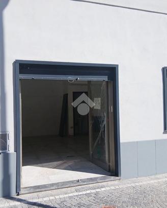 NEGOZIO A POMIGLIANO D'ARCO