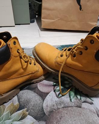 Scarpe  simil Timberland 