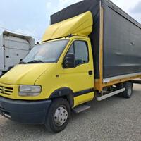 Renault con cassone telonato