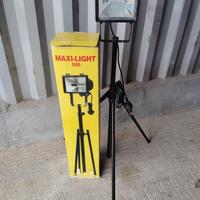 Lampada con treppiedi