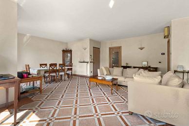 Tavolo, Credenza, Divani