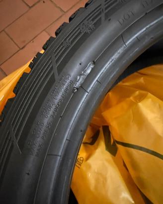 4 pneumatici invernali 215 45 R 18 hankook audi a1