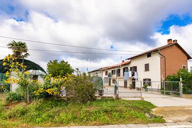 VILLA TRIFAMILIARE INDIPENDENTE CON CAPANNONE E TE