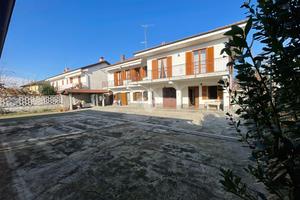 BIFAMILIARE A CRESCENTINO