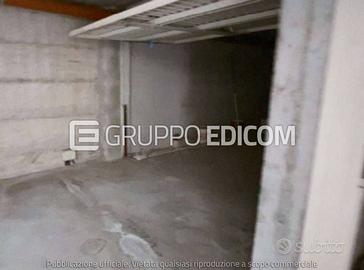 Garage, Pavia.