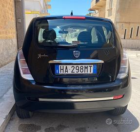 Lancia y