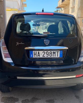 Lancia y
