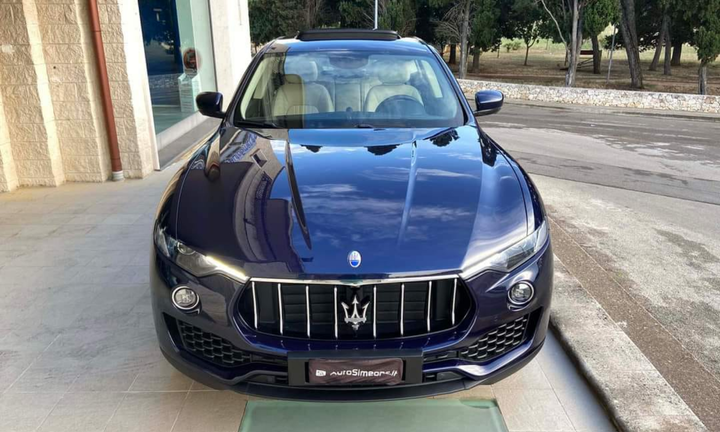 Maserati levante 3000 v6 275 cv