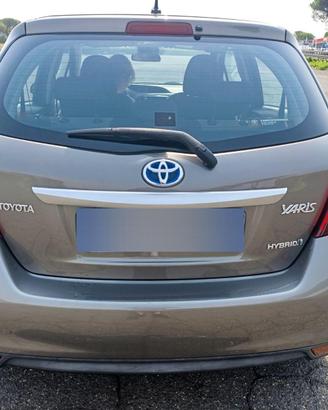 PRIVATO VENDE TOYOTA YARIS 1.5 FULL HYBRID ACTIVE.
