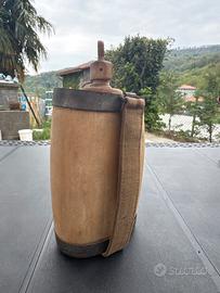 Antico contenitore di latte in legno primi del 900