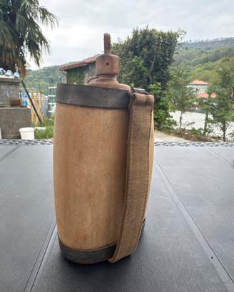 Antico contenitore di latte in legno primi del 900