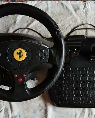 Volante e pedaliera Trustmaster per PC e PS3