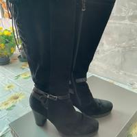 Stivali in camoscio Nero Giardini.