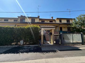 VILLA A SCHIERA A BEREGUARDO