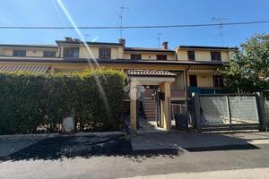 VILLA A SCHIERA A BEREGUARDO