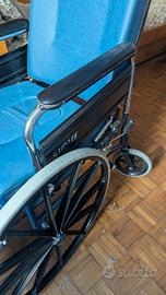 Sedia a rotelle tipo comoda