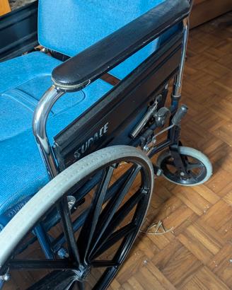 Sedia a rotelle tipo comoda