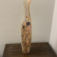 Vaso e lampada con bacio di klimt