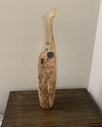 Vaso e lampada con bacio di klimt