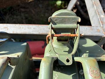 Taniche auto in metallo