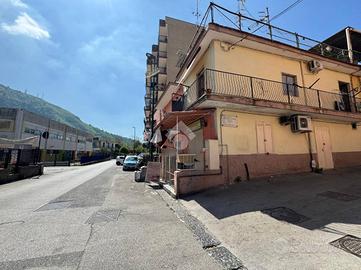 MONOLOCALE A NAPOLI