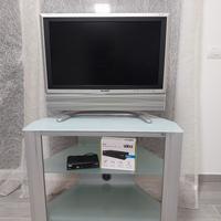 Televisore 32 pollici.