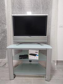 Televisore 32 pollici.