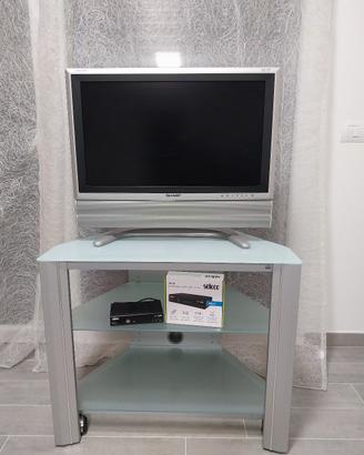 Televisore 32 pollici.