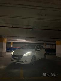 Peogeot 208 Full optional.