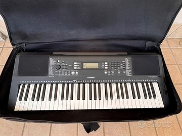 Yamaha PSR-E363 con custodia