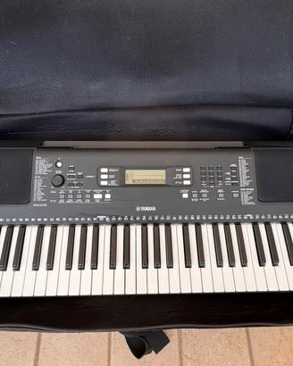 Yamaha PSR-E363 con custodia