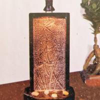 Piccola fontana con luce