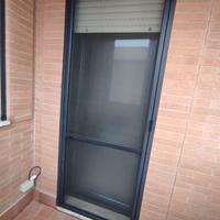 Zanzariera a porta battente