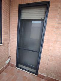 Zanzariera a porta battente