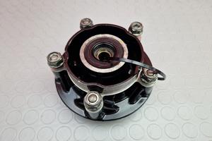 MOZZO POSTERIORE HONDA HORNET 600 2003 2004