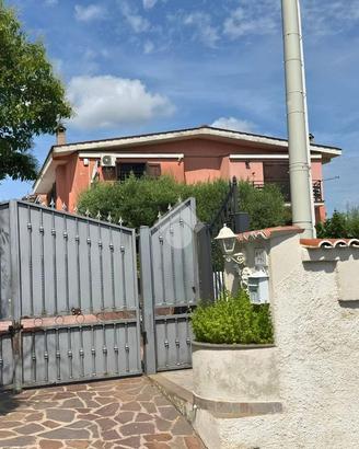 PORZIONE DI BIFAMILIARE A ROMA