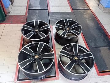 Cerchi in lega 22 Porsche
