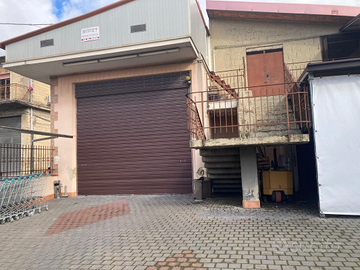 Locale commerciale 200mq +100 mq esterno