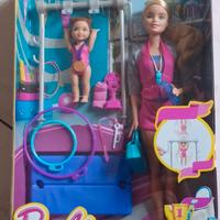 Barbie allenatrice di ginnastica dkj21