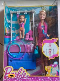 Barbie allenatrice di ginnastica dkj21