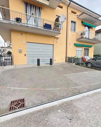 Immobile di 86 m² con 2 locali a Seriate