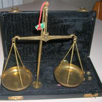 Antichissime bilancine di precisione a piatti