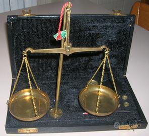 Antichissime bilancine di precisione a piatti