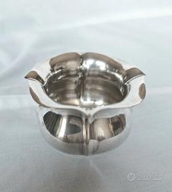 Piccolo cache-pot in argento 800.