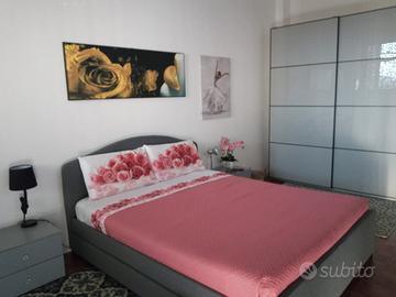 Testiera letto con contenitori