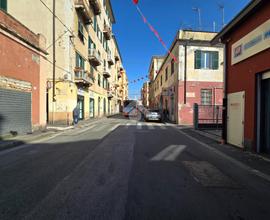 NEGOZIO A GENOVA