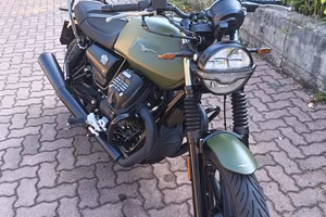 Moto Guzzi v7 Stone