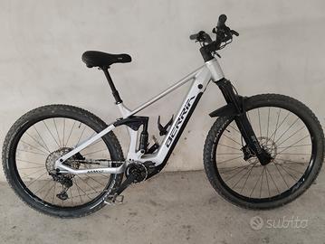 e-bike full Berria Mako batteria da 720 Wh 